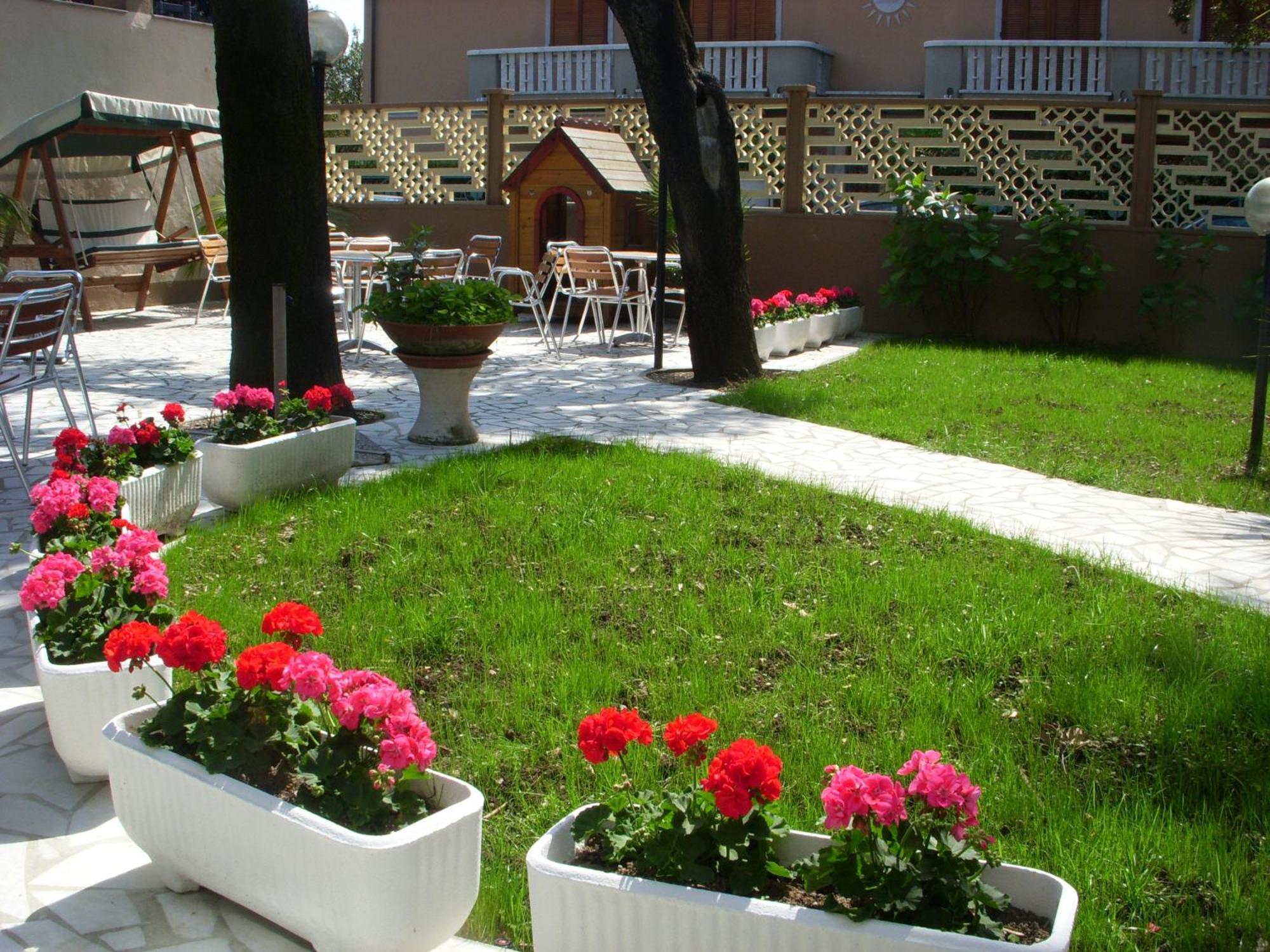 Hotel Roma Marina di Massa Exteriör bild