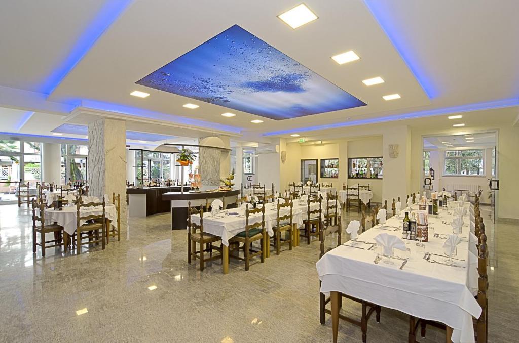 Hotel Roma Marina di Massa Exteriör bild