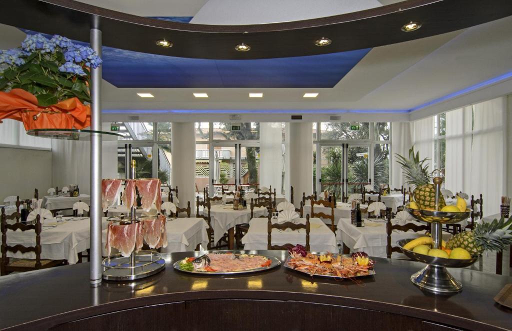Hotel Roma Marina di Massa Exteriör bild